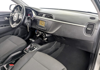 Подержанный автомобиль Kia Rio Hatchback 2021 года (11 фото)