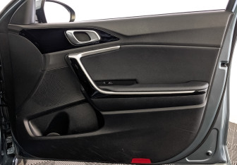 Подержанный автомобиль Kia Ceed Hatchback 2022 года (25 фото)