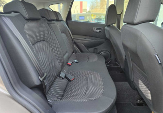 Подержанный автомобиль Nissan Qashqai 2009 года (11 фото)