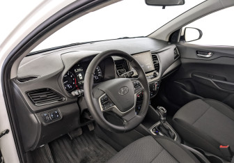 Подержанный автомобиль Hyundai Solaris Sedan 2021 года (15 фото)