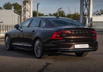 Подержанный автомобиль Volvo S90 2019 года (7 фото)