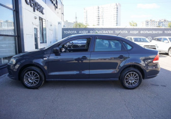 Подержанный автомобиль Volkswagen Polo Sedan 2012 года (8 фото)