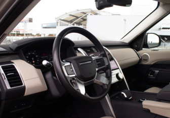 Подержанный автомобиль Land Rover Discovery 2021 года (9 фото)