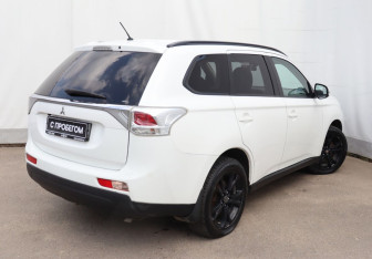 Подержанный автомобиль Mitsubishi Outlander 2012 года (4 фото)