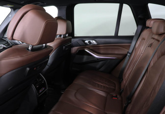 Подержанный автомобиль BMW X5 2019 года (12 фото)