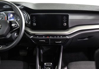Подержанный автомобиль Skoda Octavia Liftback 2022 года (6 фото)