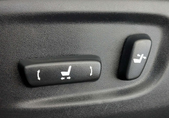 Подержанный автомобиль Toyota Land Cruiser Prado 2015 года (26 фото)