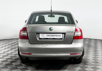 Подержанный автомобиль Skoda Octavia Liftback 2009 года (6 фото)