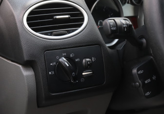 Подержанный автомобиль Ford Focus Sedan 2008 года (14 фото)
