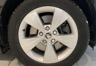 Подержанный автомобиль Skoda Octavia Liftback 2013 года (18 фото)