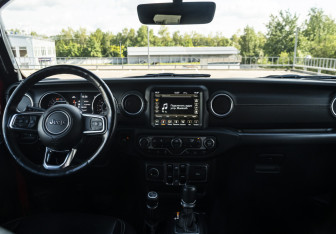 Подержанный автомобиль Jeep Wrangler 2018 года (17 фото)