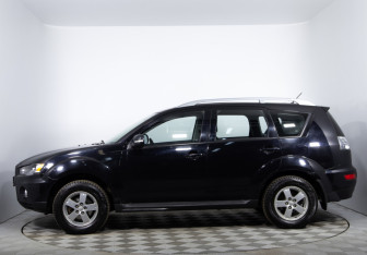 Подержанный автомобиль Mitsubishi Outlander 2010 года (8 фото)