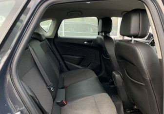 Подержанный автомобиль Opel Astra Hatchback 2012 года (21 фото)