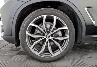 Подержанный автомобиль BMW X3 2019 года (18 фото)
