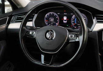Подержанный автомобиль Volkswagen Passat Sedan 2015 года (12 фото)