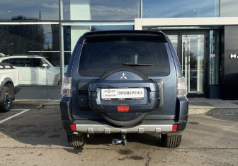 Подержанный автомобиль Mitsubishi Pajero 2008 года (6 фото)
