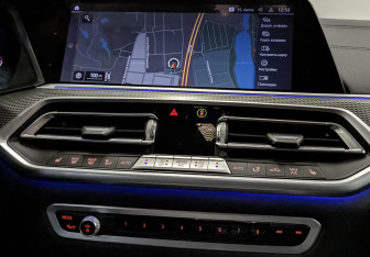 Подержанный автомобиль BMW X5 2020 года (16 фото)