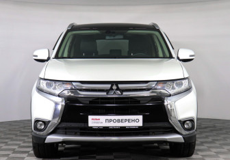 Подержанный автомобиль Mitsubishi Outlander 2016 года (2 фото)