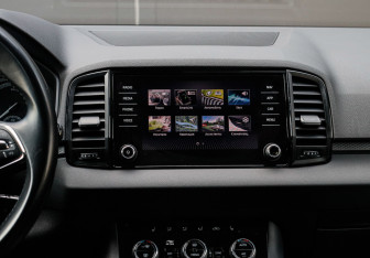 Подержанный автомобиль Skoda Karoq 2020 года (20 фото)