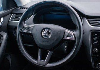 Подержанный автомобиль Skoda Octavia Liftback 2019 года (15 фото)