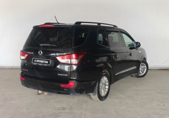 Подержанный автомобиль SsangYong Stavic 2013 года (6 фото)