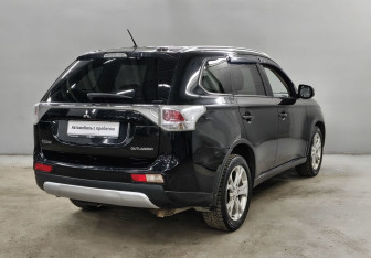 Подержанный автомобиль Mitsubishi Outlander 2014 года (5 фото)