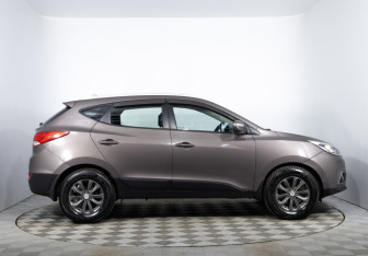 Подержанный автомобиль Hyundai ix35 2013 года (4 фото)