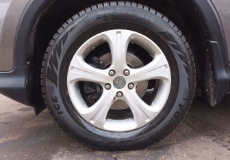 Подержанный автомобиль Honda CR-V 2013 года (9 фото)