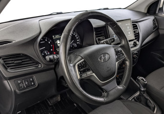 Подержанный автомобиль Hyundai Solaris Sedan 2021 года (16 фото)