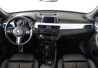 Подержанный автомобиль BMW X1 2018 года (11 фото)