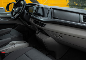Подержанный автомобиль Volkswagen Multivan 2022 года (7 фото)