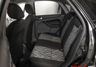 Подержанный автомобиль Ford Focus Hatchback 2007 года (10 фото)