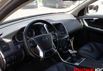 Подержанный автомобиль Volvo XC60 2012 года (10 фото)