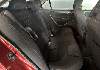 Подержанный автомобиль Volvo S60 2007 года (10 фото)