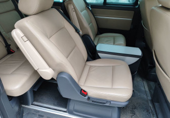 Подержанный автомобиль Volkswagen Multivan 2013 года (11 фото)