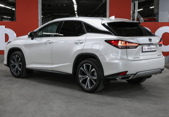 Подержанный автомобиль Lexus RX 2020 года (7 фото)