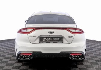 Подержанный автомобиль Kia Stinger 2018 года (6 фото)