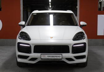 Подержанный автомобиль Porsche Cayenne 2021 года (2 фото)