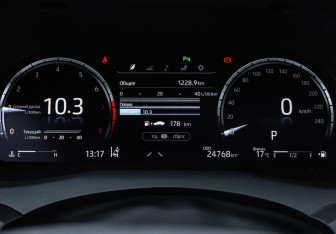 Подержанный автомобиль Toyota Camry Sedan 2023 года (9 фото)