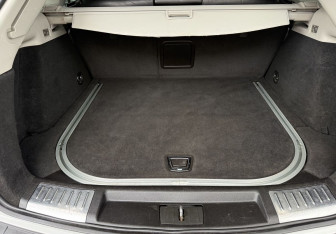 Подержанный автомобиль Cadillac SRX 2010 года (9 фото)