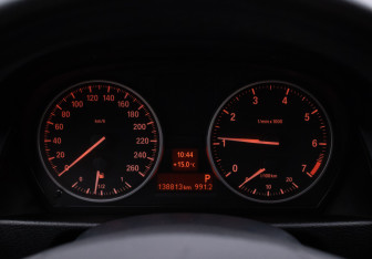 Подержанный автомобиль BMW X1 2014 года (12 фото)