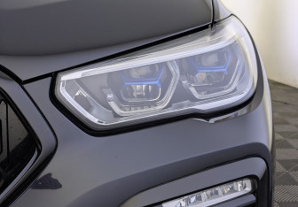Подержанный автомобиль BMW X6 2021 года (11 фото)
