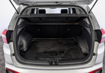 Подержанный автомобиль Hyundai Creta 2019 года (10 фото)