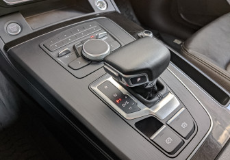 Подержанный автомобиль Audi Q5 2019 года (25 фото)