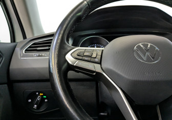 Подержанный автомобиль Volkswagen Tiguan 2021 года (25 фото)