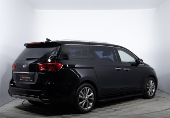 Подержанный автомобиль Kia Carnival 2019 года (4 фото)