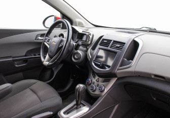 Подержанный автомобиль Chevrolet Aveo Sedan 2013 года (10 фото)