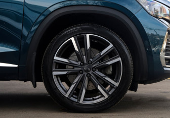 Подержанный автомобиль Geely Monjaro 2023 года (21 фото)