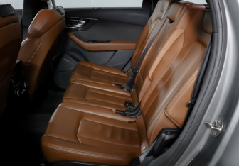 Подержанный автомобиль Audi Q7 2015 года (10 фото)