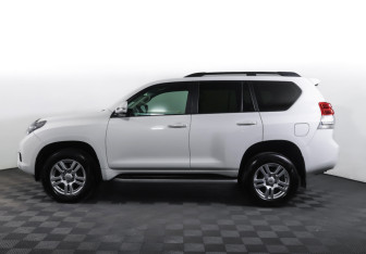Подержанный автомобиль Toyota Land Cruiser Prado 2012 года (8 фото)